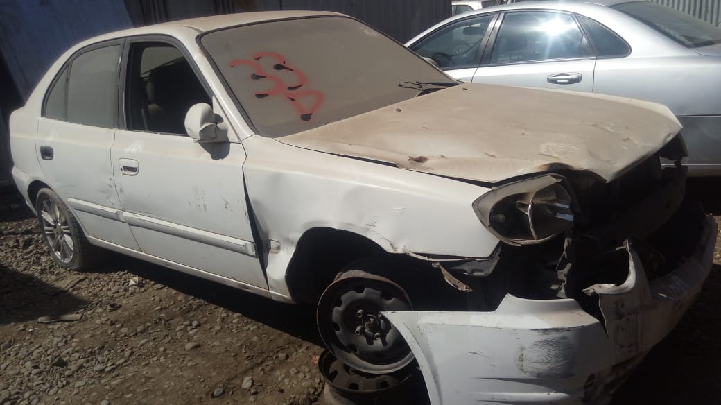  Hyundai ACCENT 2004    EN DESARME